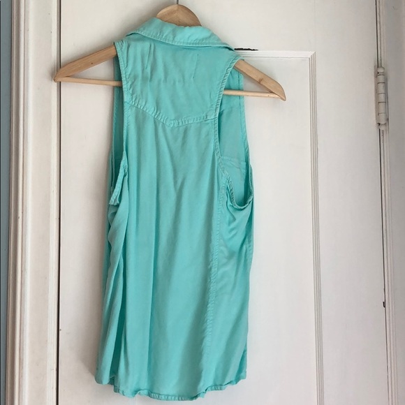 Bella Dahl - sleeveless button down, size M - Picture 2 of 6